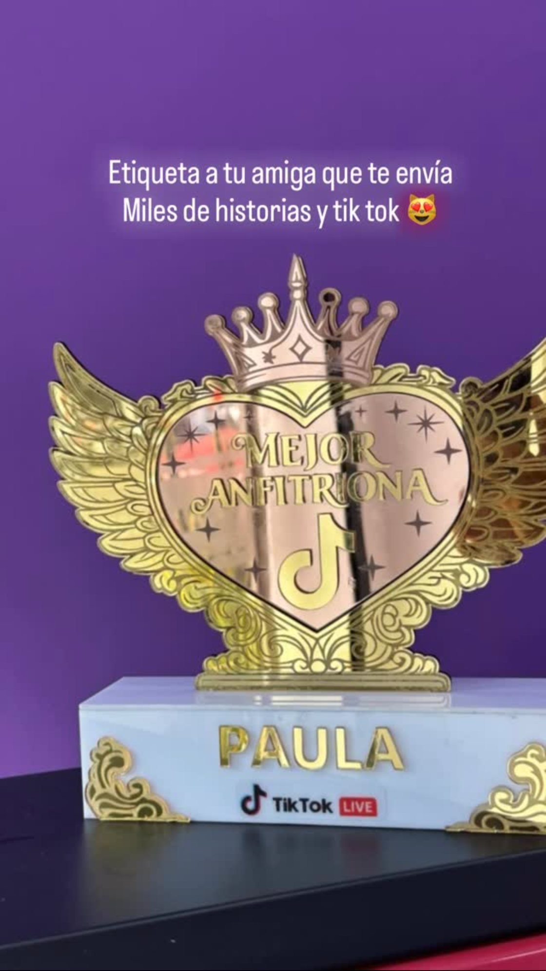 Trofeo en acrílico dorado